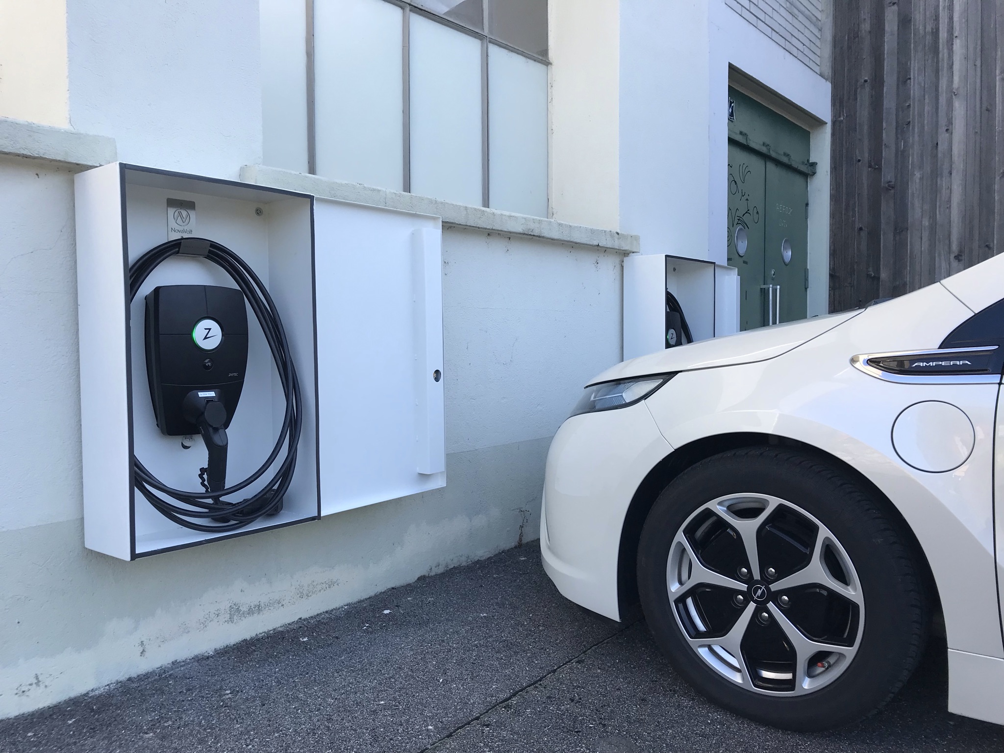 Opel Ampera et borne