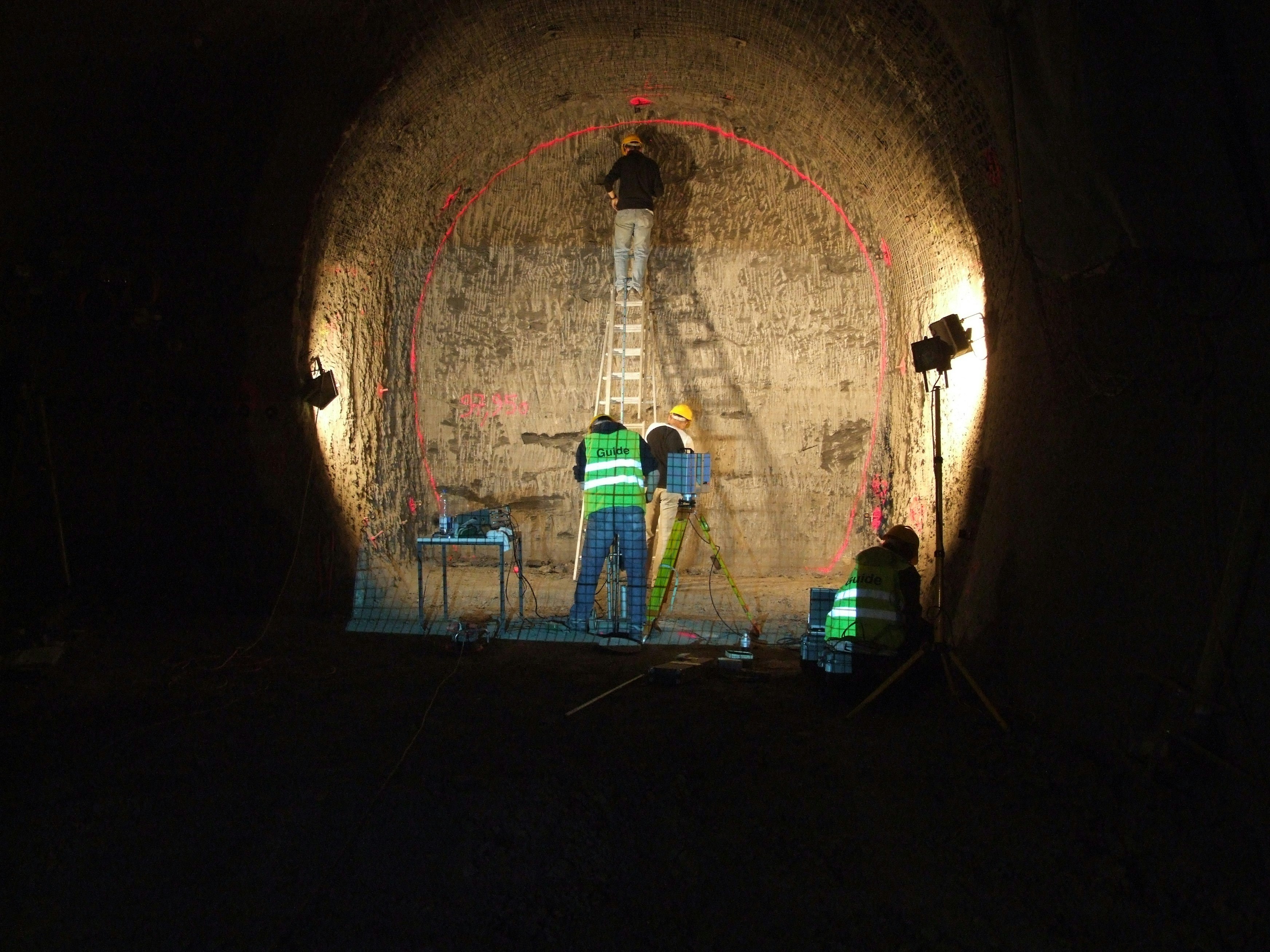 Eine detaillierte Aufnahme der Ausbruchsflächen dient der Charakterisierung des Gesteins