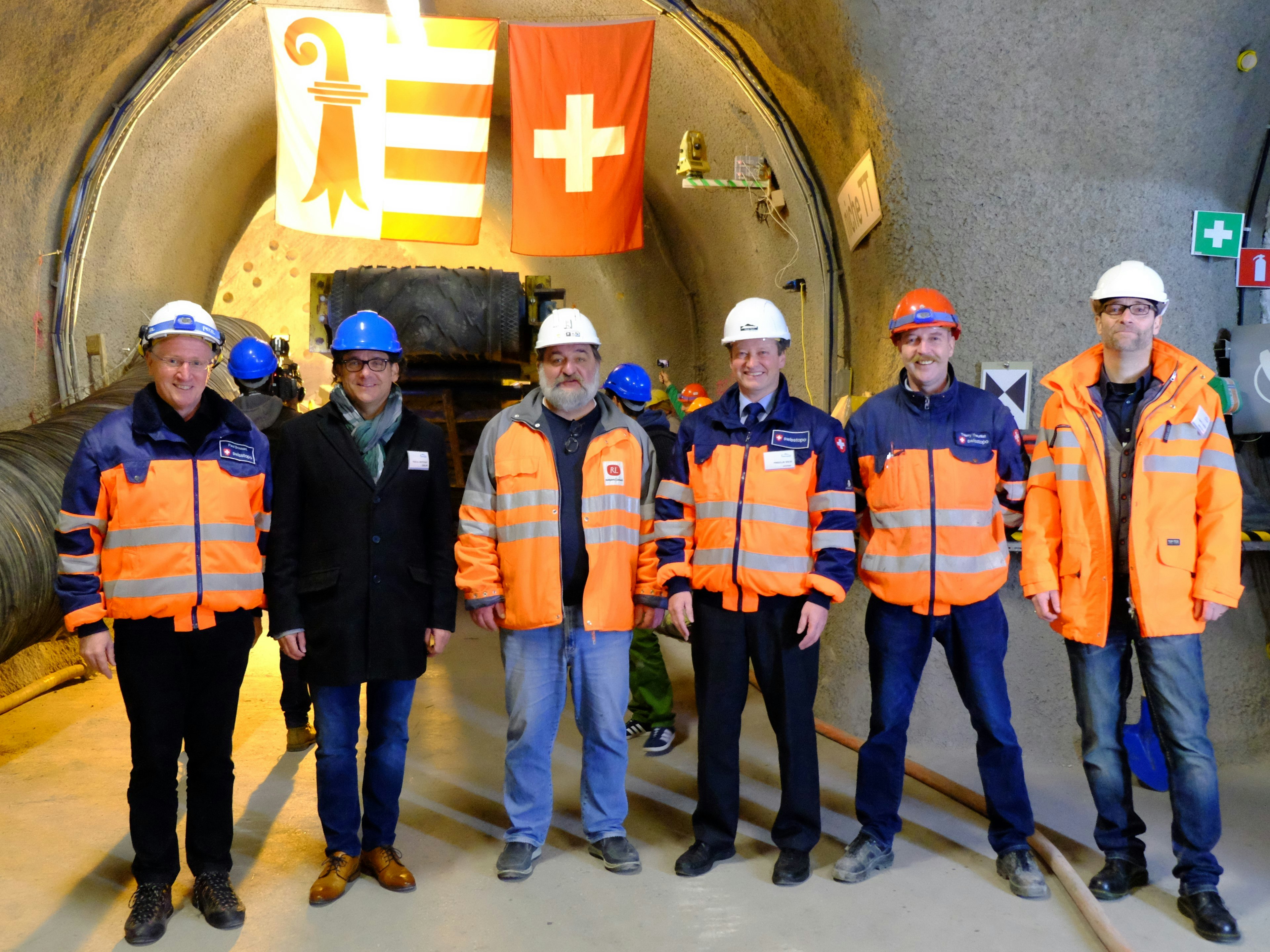 P. Bossart (Directeur laboratoire souterrain), P. Mertenat (Ingénieur cantonal et Président de la Commission de Suivi RCJU), H. Rochat (Rothpletz+Lienhard Cie. AG), F. Wicki (Directeur swisstopo), T. Theurillat (Chef de Site), F. Burrus (Ingénieur GGT SA)